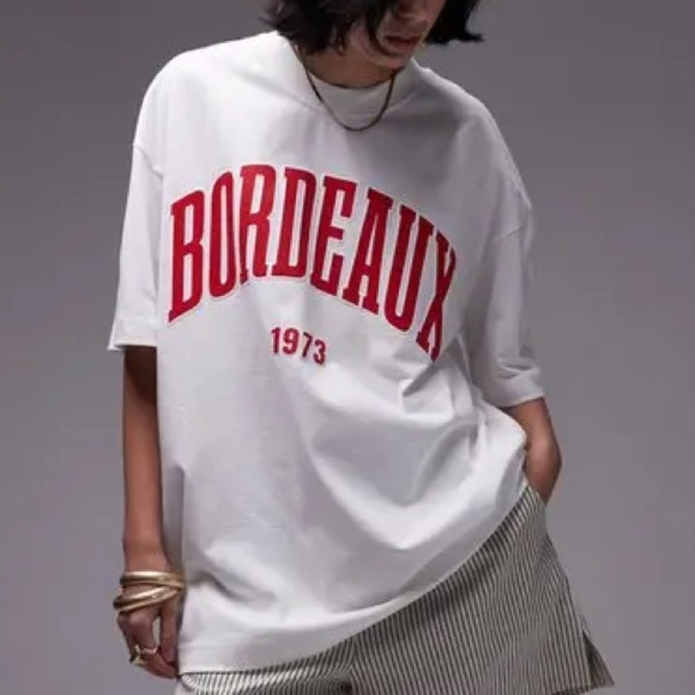 TOPSHOP 
Bordeaux Oversize Graphic T-Shirt
